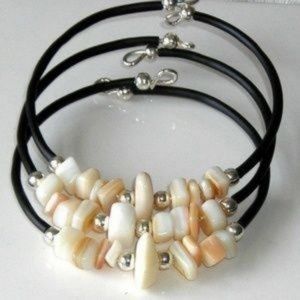 ❤️ NEW 3 Bracelet Cream & Peach Alabaster Beads